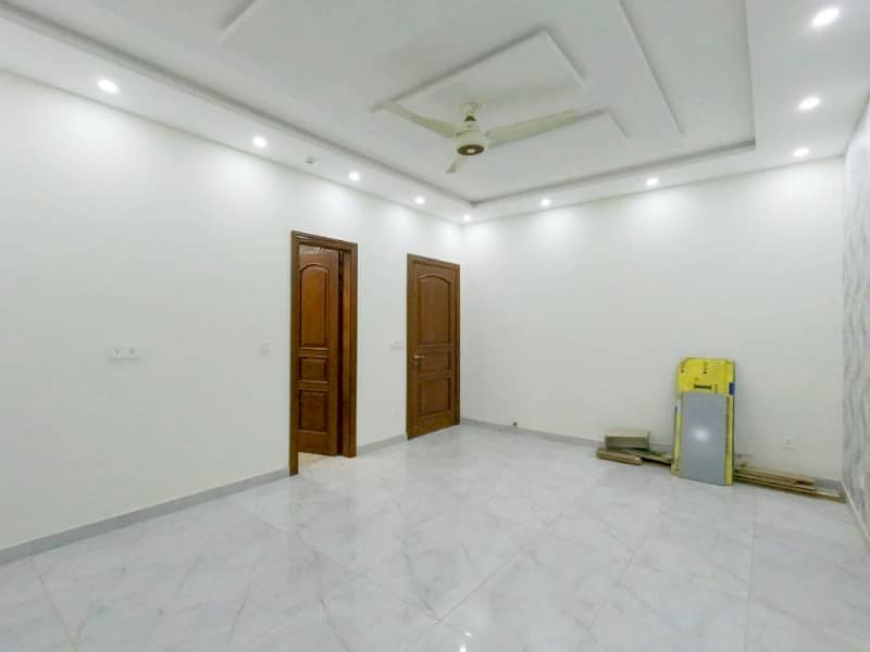 1 Kanal House Is Available For sale 24