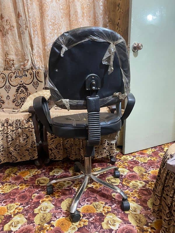 Computer revolving chair good condition 0/3/1/3/4/1/1/6/9/8/4 3