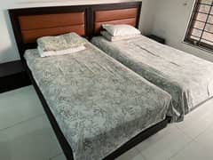 Single bedset with side tables and dresser