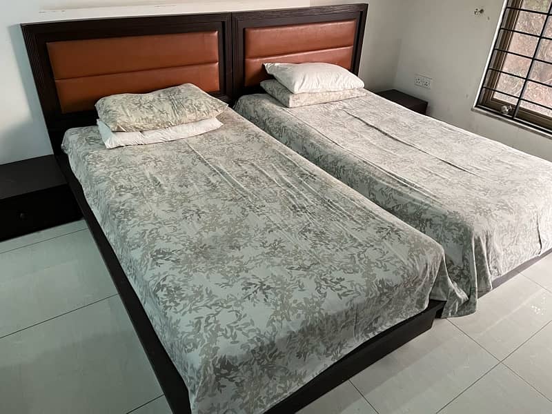 Single bedset with side tables and dresser 0