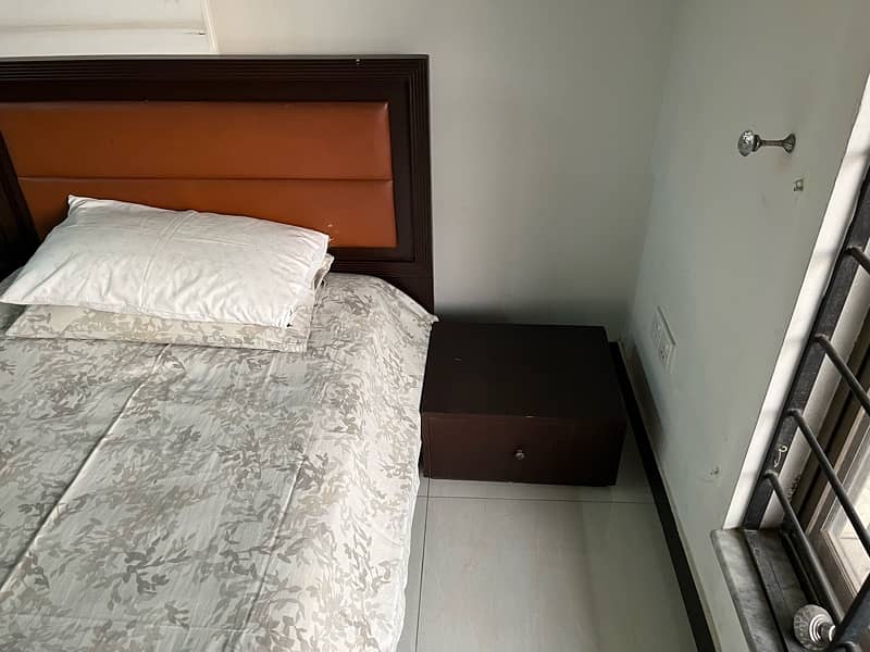 Single bedset with side tables and dresser 2