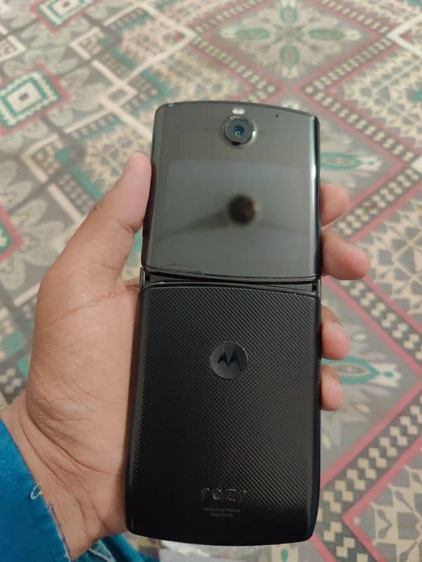 Moto RAZR flip 4