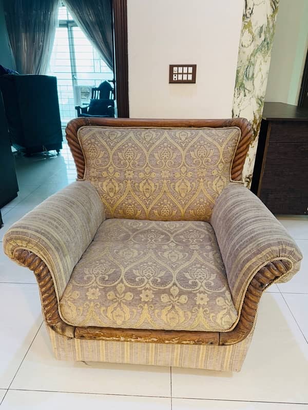 3 seater sofa with original wood 1