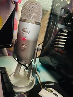 Blue Yeti logitech mic new condition