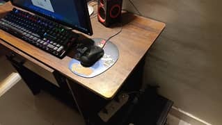 Computer table