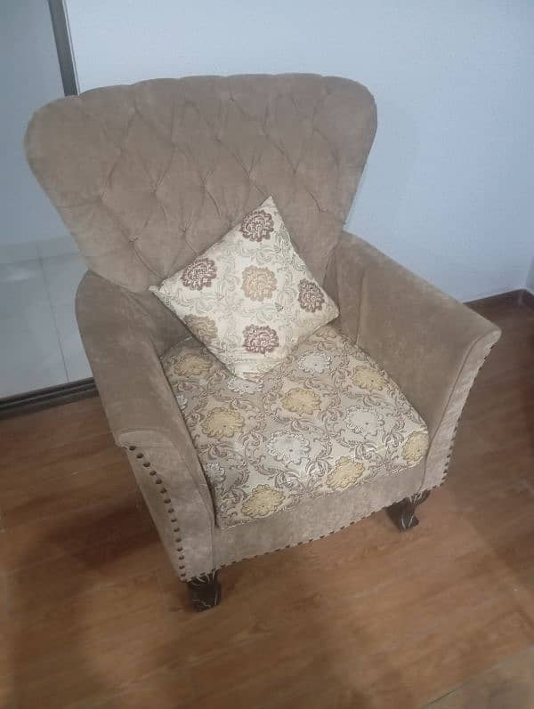 5 seater sofa set slightly used 1