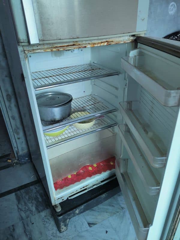 DAWLANCE REFRIGERATOR 3