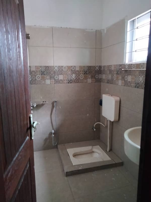 10 MARLA BARND NEW SACEND FLOOR FOR RENT IN JUBIEEL TOWN 4