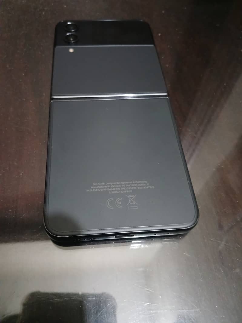 Samsung Mobile Z Flip 4 (Display not working) 3