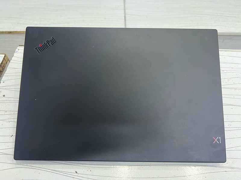 X1 Carbon i7 8th Generation in 10/10 Condition 2