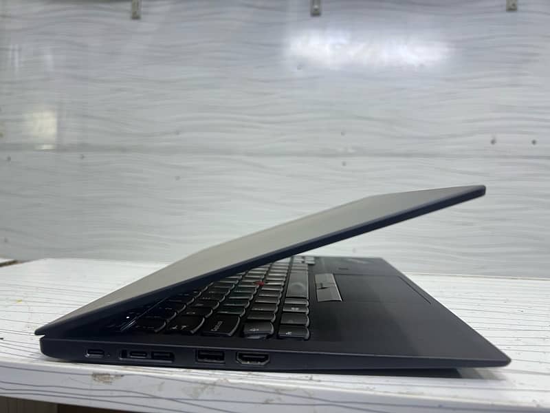 X1 Carbon i7 8th Generation in 10/10 Condition 4