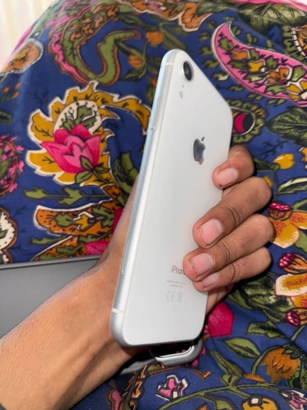 iPhone xr 3