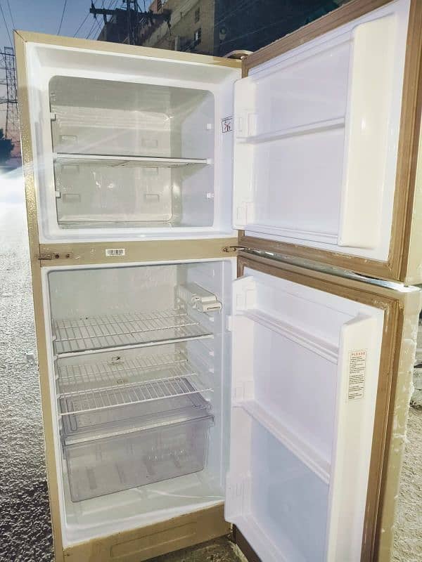 Dolan's fridge LVS good condition ()03210807777 7