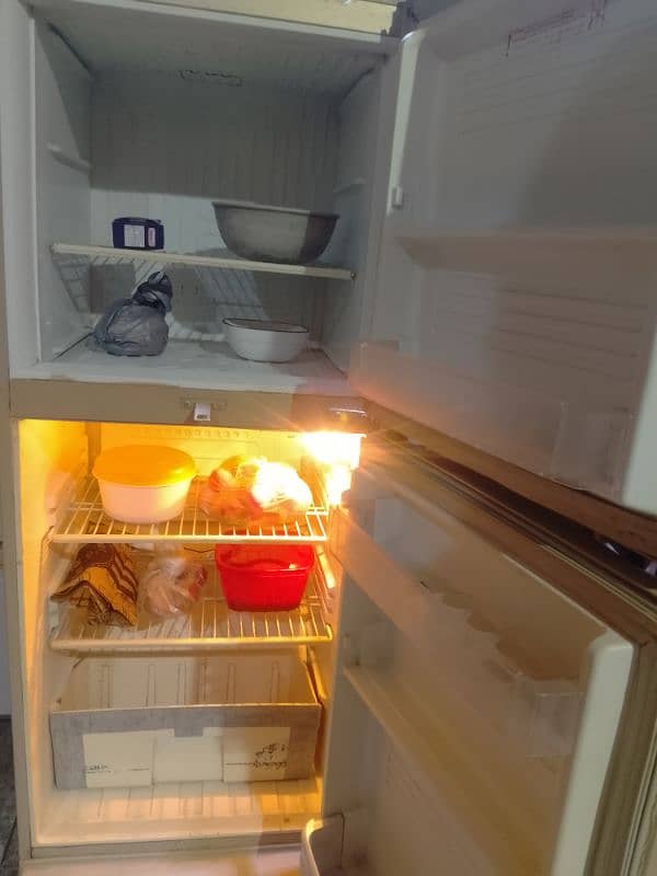 Pel Fridge For Sale, in good condition, neat and clean condition 4