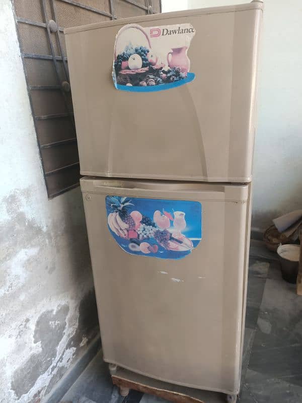 Dowlance fridge hai gas khtam ho gai hai fridge chlta hai 0