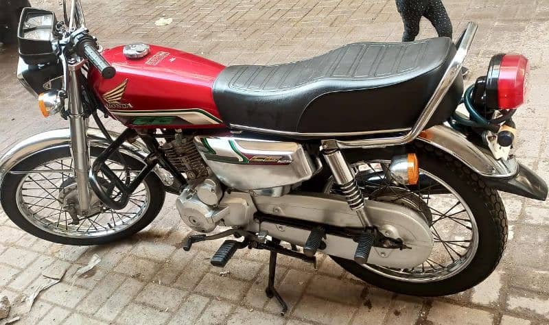 Honda CG 125 me Special Edition 8