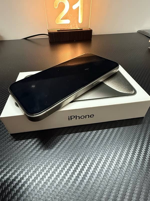 Iphone 15 pro Natural Titanium 1