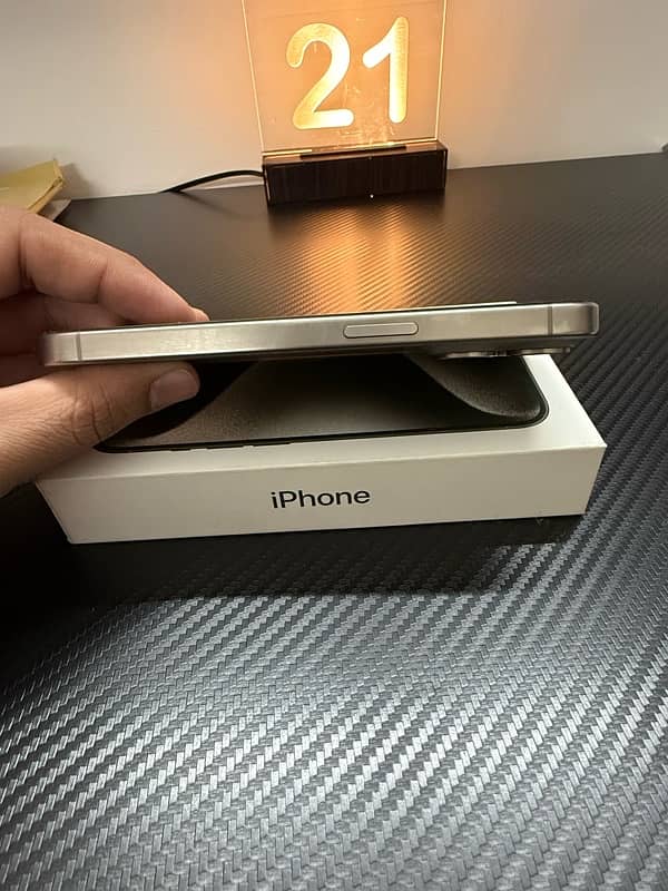 Iphone 15 pro Natural Titanium 2