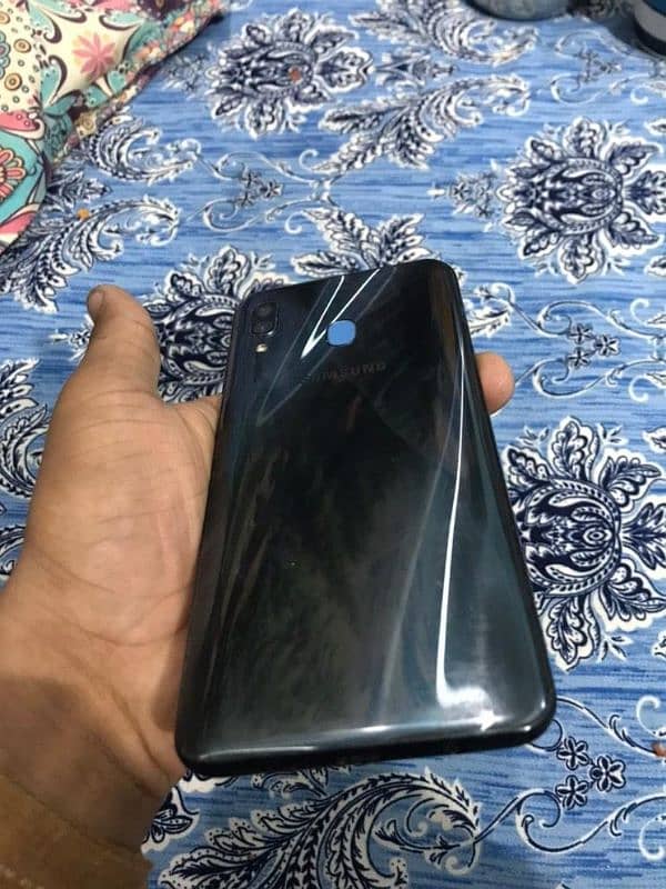 Samsung Galaxy A30 4/64 official pta 2