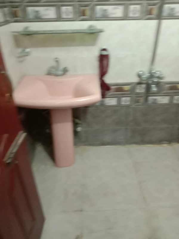 Ghouri town pH 4b first floor water electrity Available 2