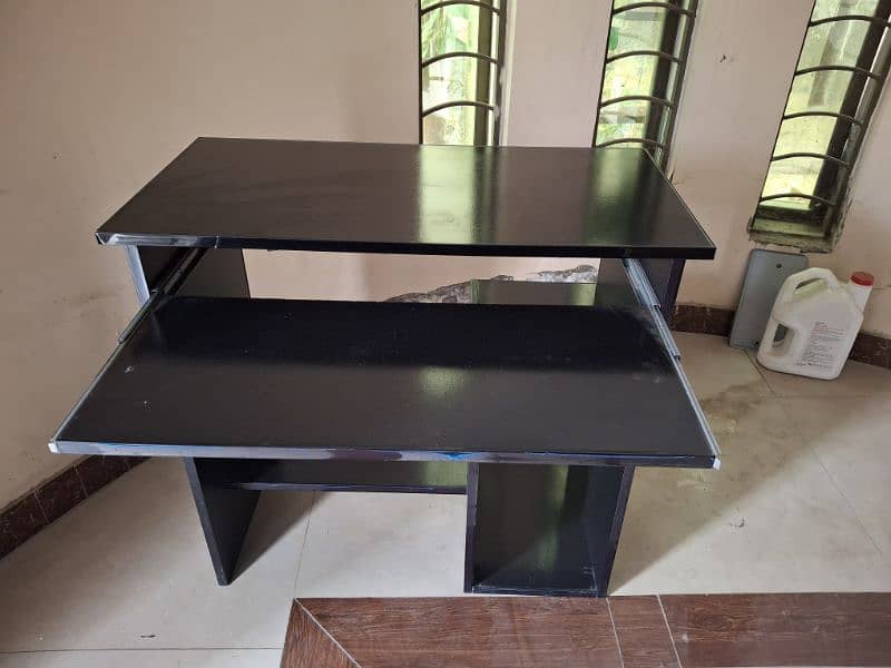 Computer Table Excellent Condition 2