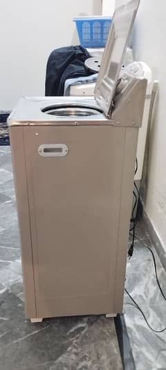 Asia spinner dryer in 10/10 condition only 7,8 months used