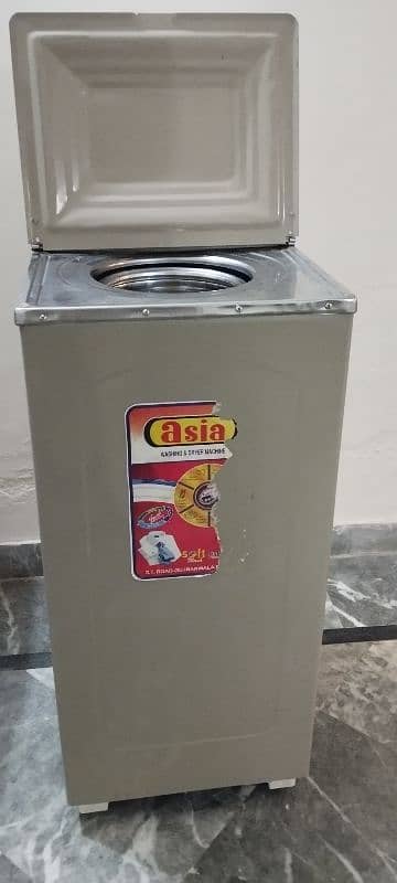 Asia spinner dryer in 10/10 condition only 7,8 months used 2