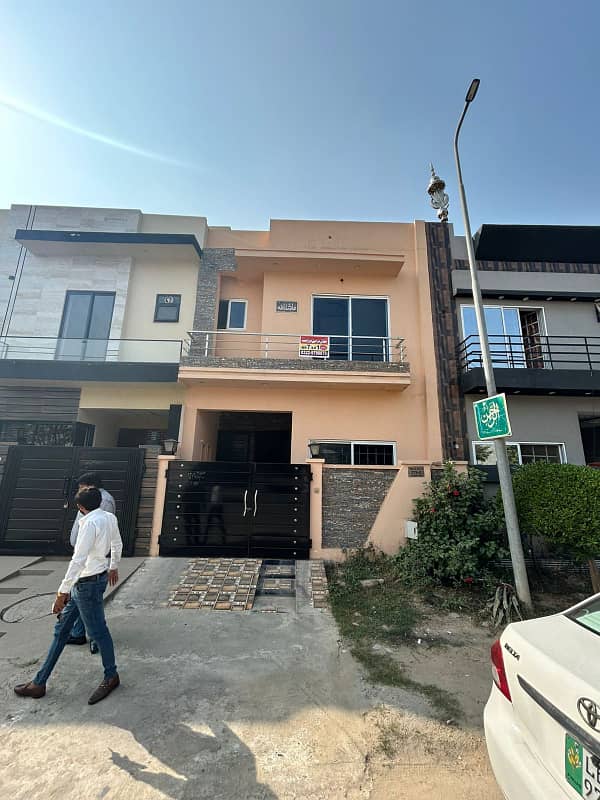 3 Marla Double Storey Used House is for Sale in Kabir Town Phase 2 Main Boulevard Block C 0