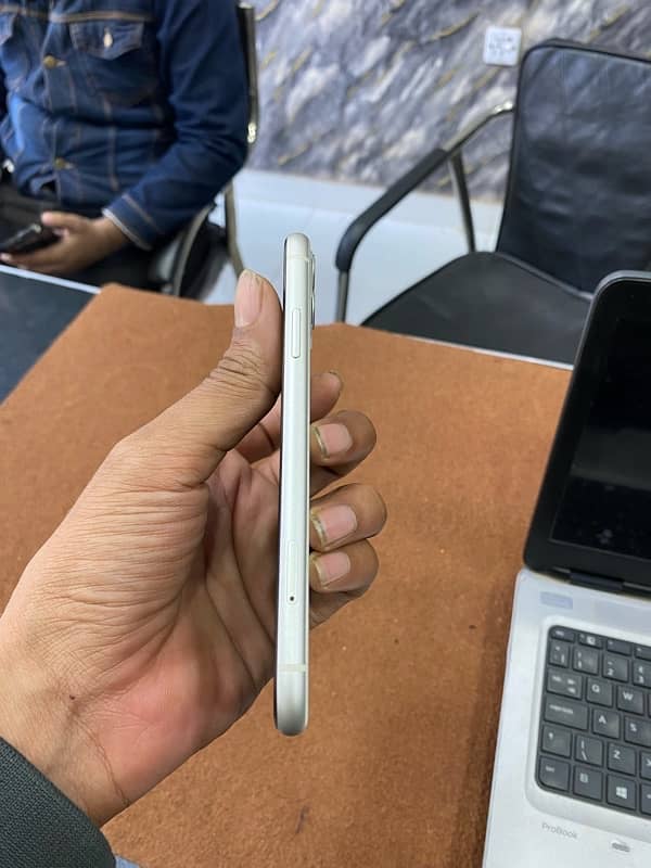 IPHONE 11 64GB brand new conditions 1