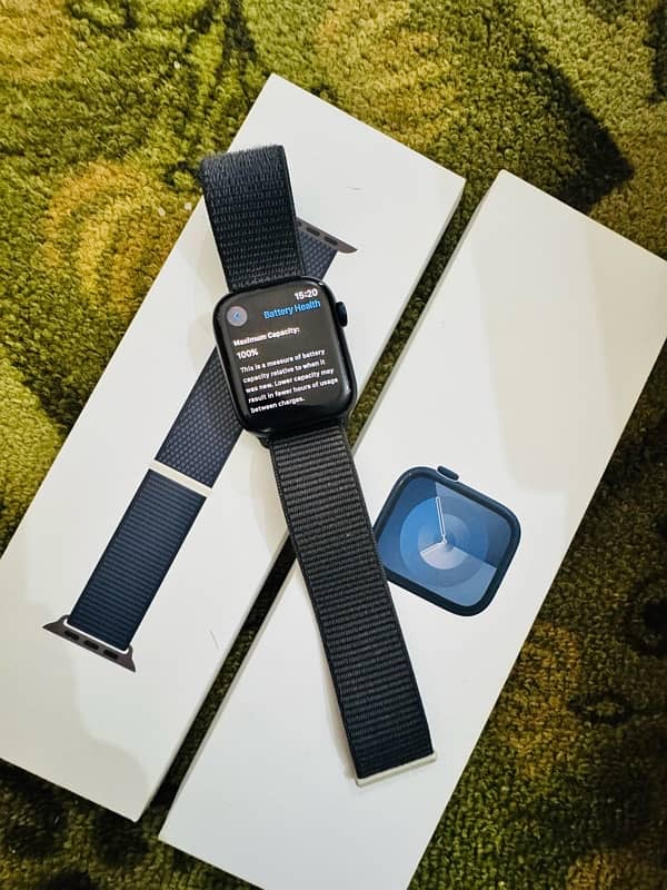 Apple Watch Series 9 - 45mm, Midnight Sport Band - Excellent Condition 3