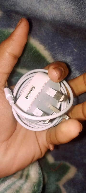 apple charger with cable brand new condition 1