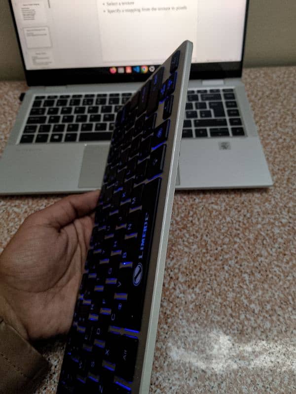 RGB Wireless Keyboard 1