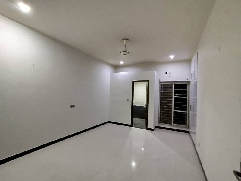 12 marla commercial first floor for rent bahria town Lahore 6