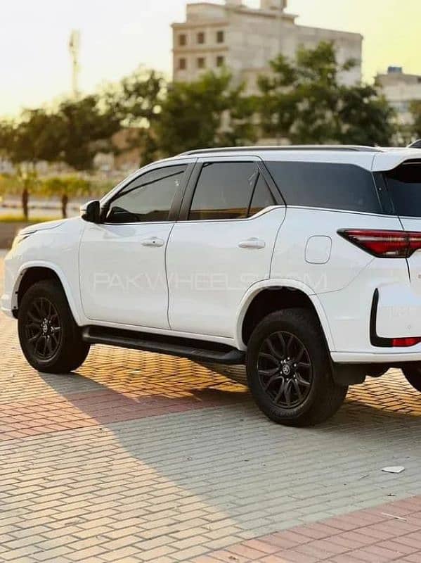 Toyota Fortuner 2023 5