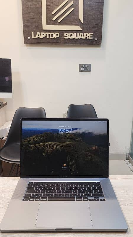 MacBook Pro 2019 i7 32GB 512GB 16 inch 1