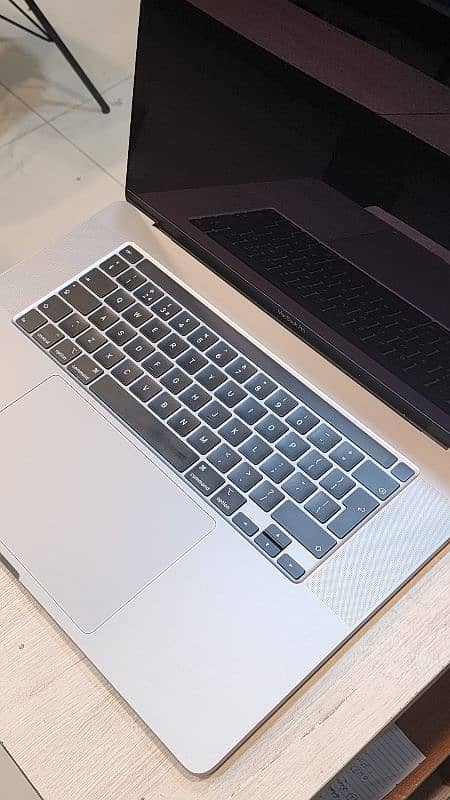 MacBook Pro 2019 i7 32GB 512GB 16 inch 3