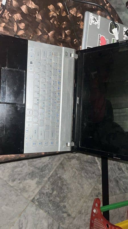 Acer Aspire v3 471g 1