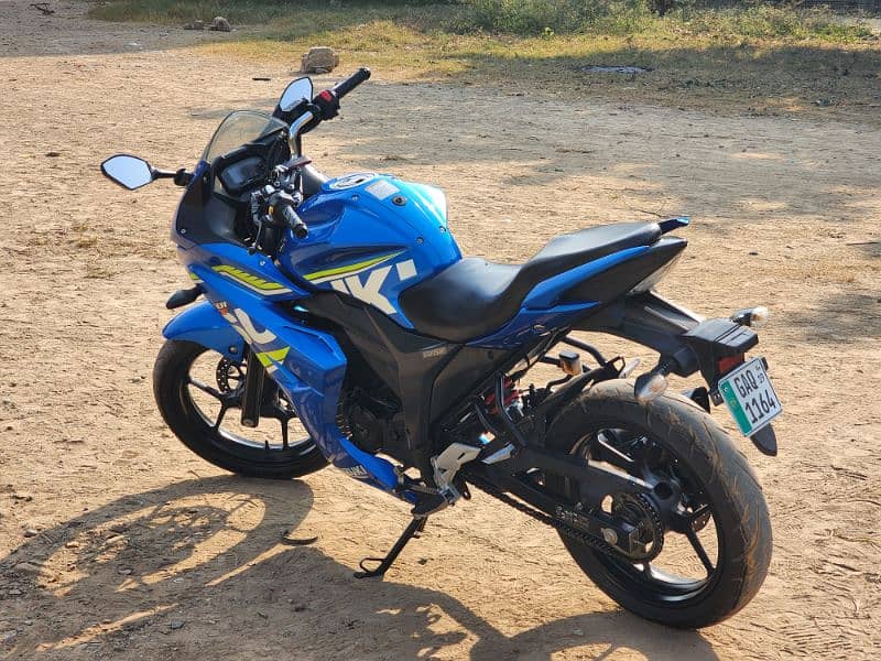 Gixxer 150 with after-market Exhaust and orignal Exhaust pipe. 2