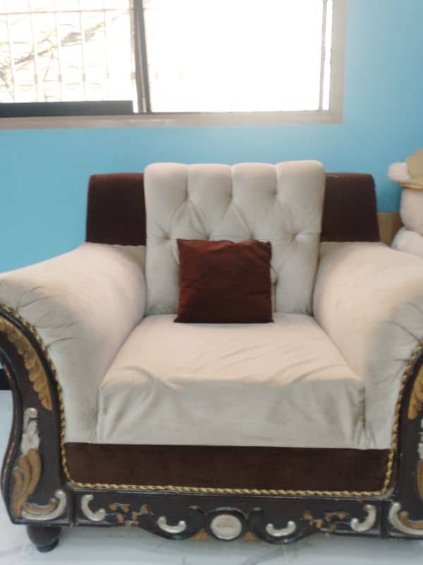 5 seater Sofa set only 2 month used new condition 2