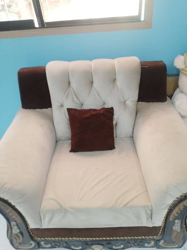 5 seater Sofa set only 2 month used new condition 4