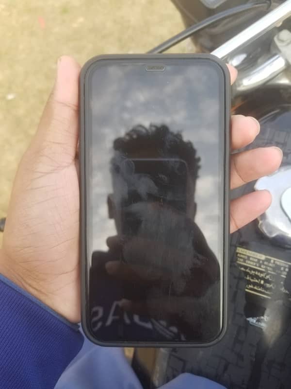 iPhone 11 jv (sim locked )   urgent for sale 2