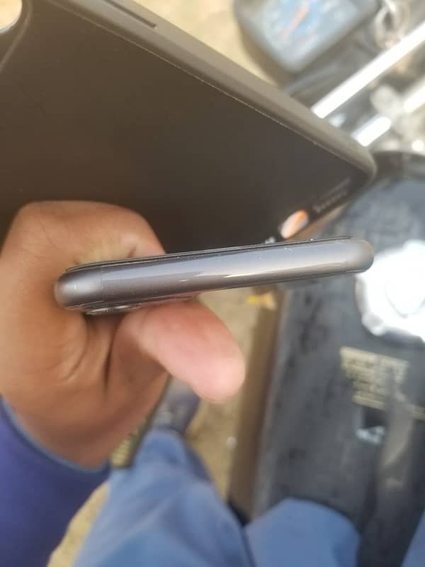 iPhone 11 jv (sim locked )   urgent for sale 3