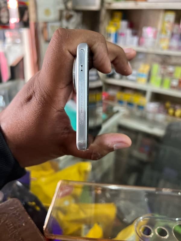 Vivo v40 10/10 condition scratchless 2