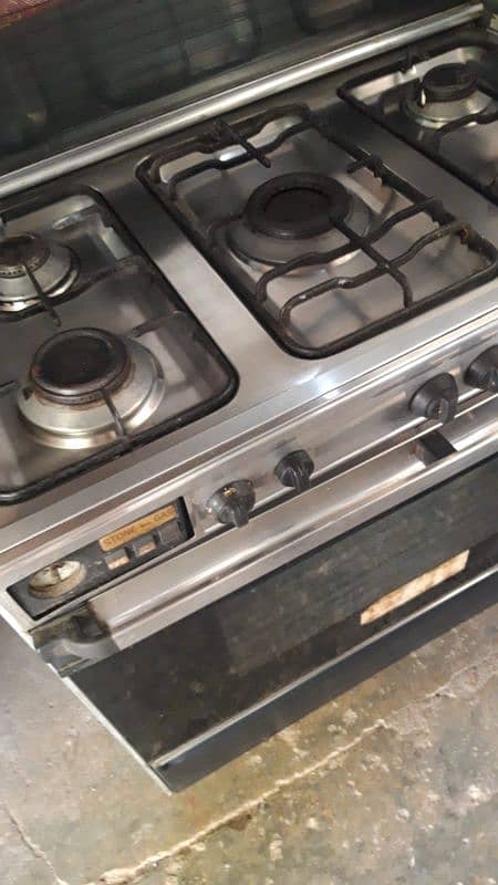 cooking range of 5 stoves 0