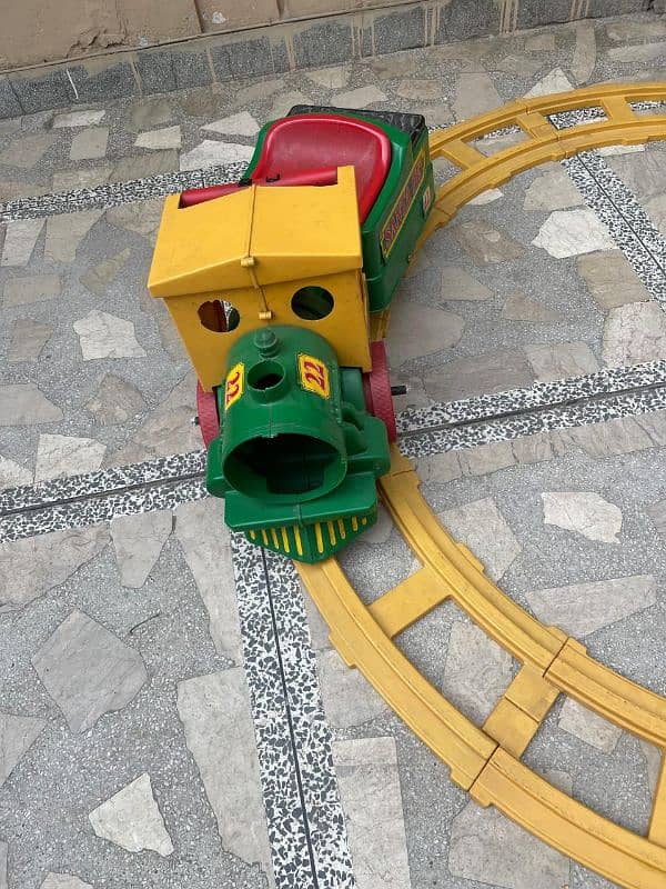 Electric train for kids (Pegperego) 2