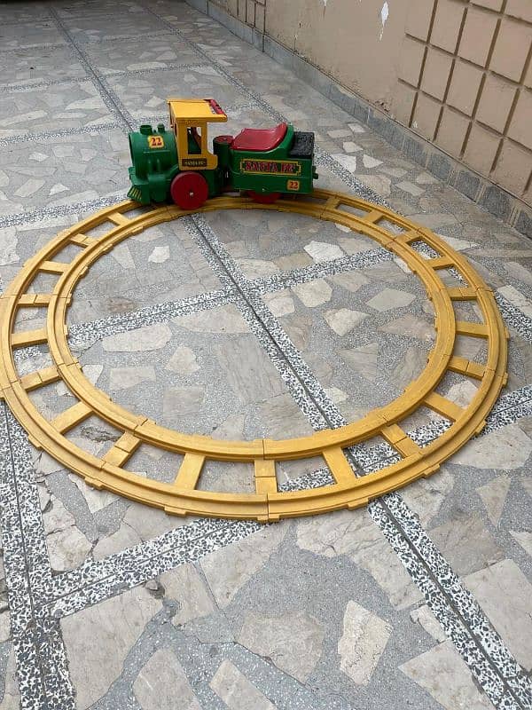 Electric train for kids (Pegperego) 3