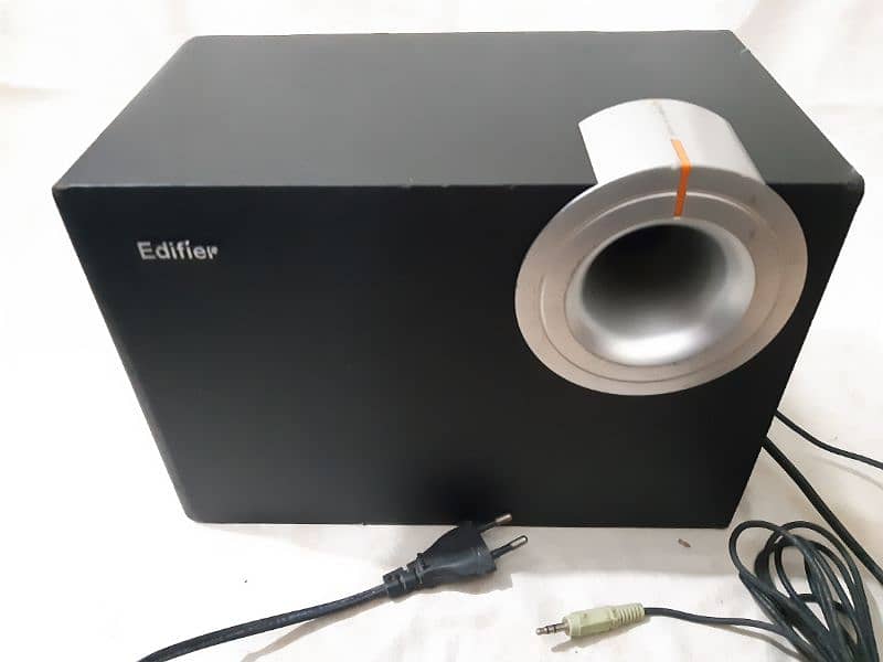 Edifier 2.1 sound system good condition 0