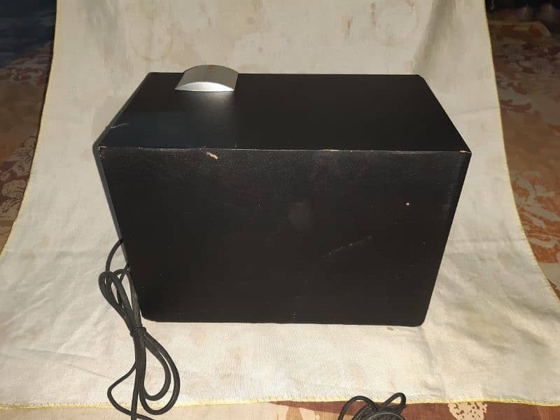 Edifier 2.1 sound system good condition 3