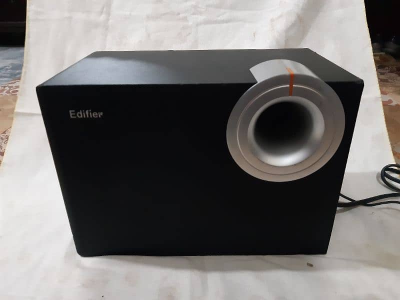 Edifier 2.1 sound system good condition 7