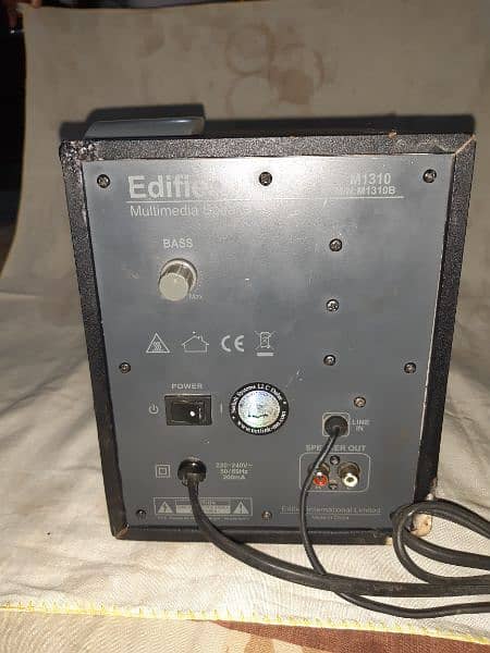 Edifier 2.1 sound system good condition 8